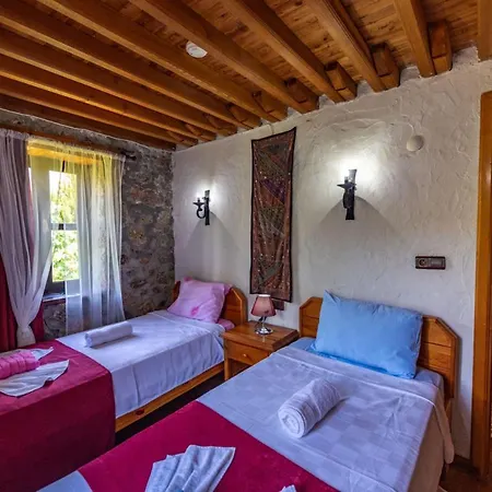 Villa With Pool Surrounded By Nature In Fethiye 穆拉