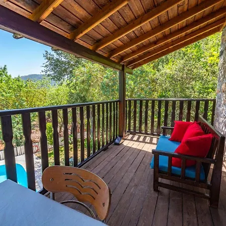 Villa With Pool Surrounded By Nature In Fethiye 穆拉